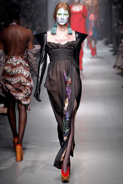 Look 43
